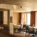 Hotel Gartenhotel Linde 4 Sterne Superior Ried im Oberinntal