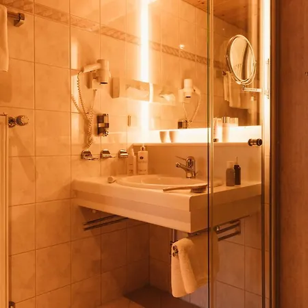 Gartenhotel Linde 4 Sterne Superior Ried im Oberinntal
