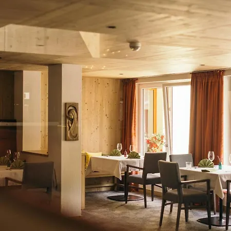 Hotel Gartenhotel Linde 4 Sterne Superior Ried im Oberinntal