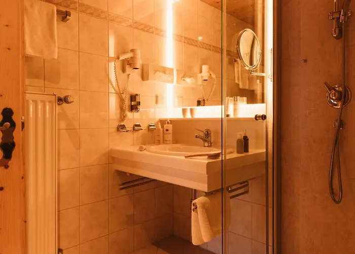 Gartenhotel Linde 4 Sterne Superior Ried im Oberinntal