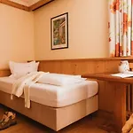 Gartenhotel Linde 4 Sterne Superior 4*