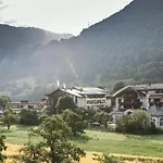 Gartenhotel Linde 4 Sterne Superior מלון 4*