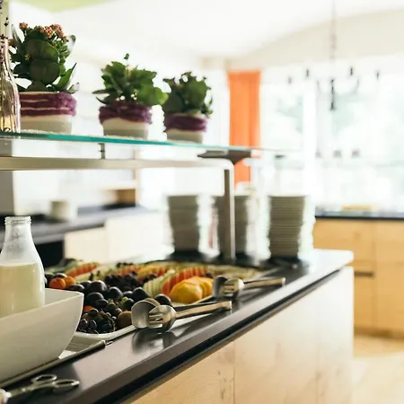 Gartenhotel Linde 4 Sterne Superior Hotel Ried im Oberinntal